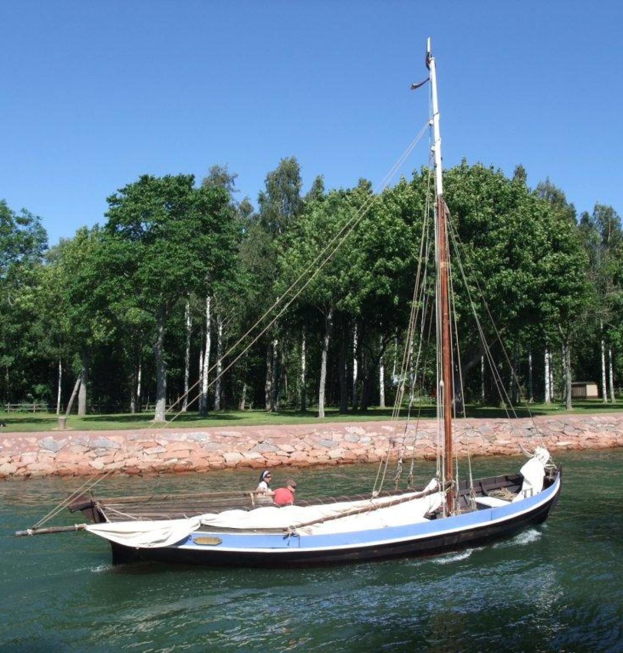 Skötbåt i Lemströms kanal